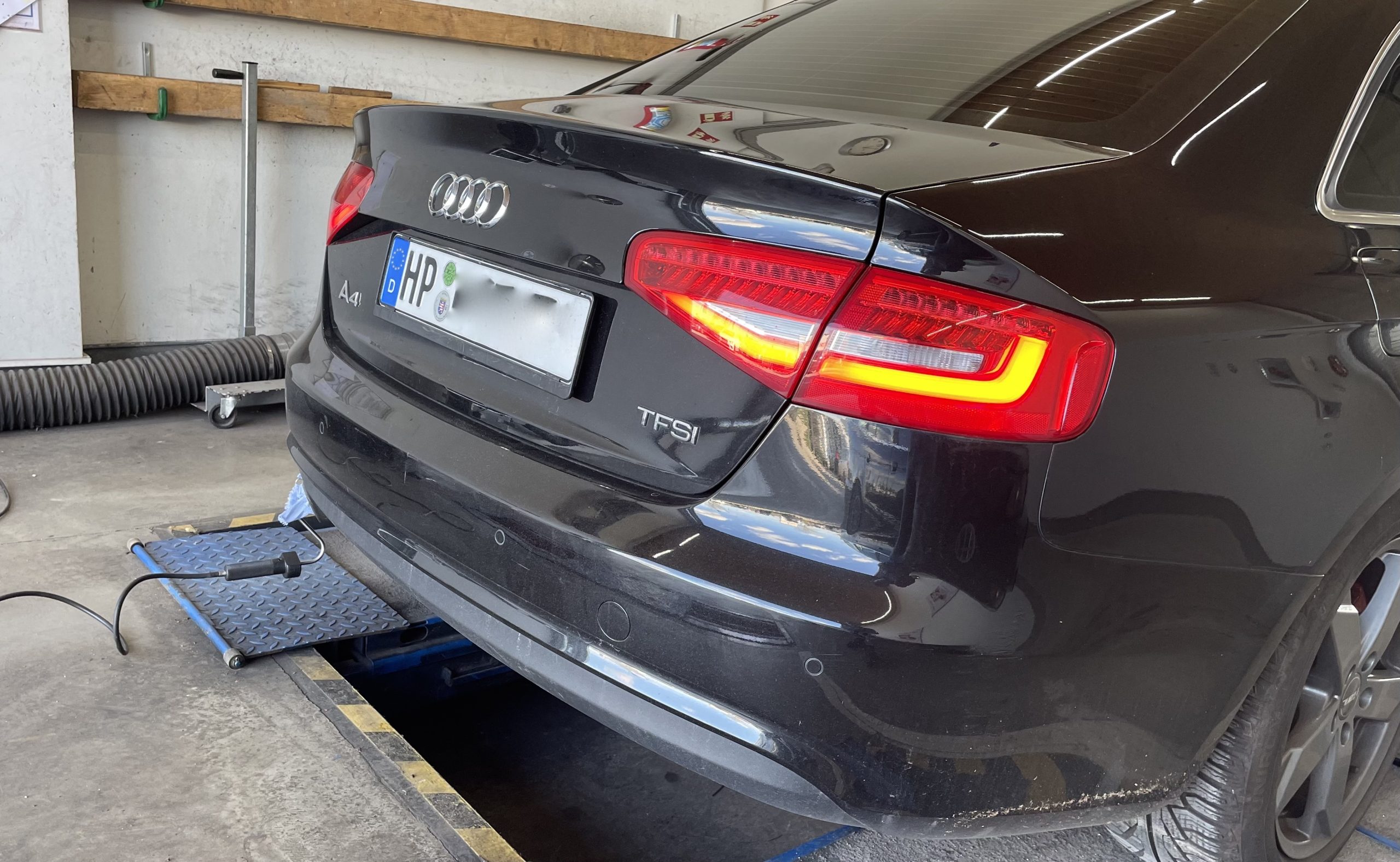 Fekete Audi műszaki vizsga Németországban - AU vizsgálat